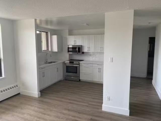 Unique Unit 604 35 Angeline Street South