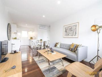 Cozy Unit with Private Courtyard!