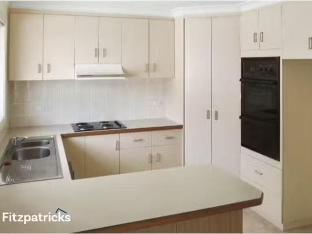 Unique 1/40 Simkin Crescent, Kooringal Apartment for rent Lis.