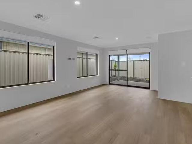 For Rent! 14/11 Piara Drive, Piara Waters, WA 6112