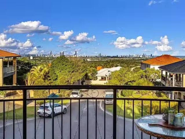 Nice 14 Mercure Place, Highland Park, QLD 4211
