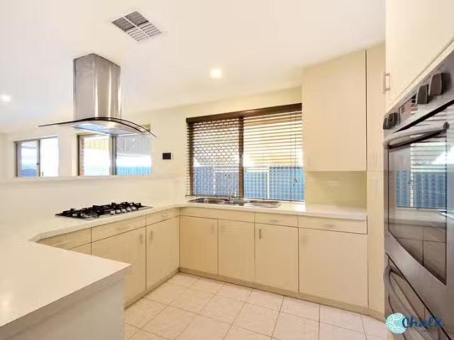 Cheap 14 Montmartre Green, Port Kennedy, WA 6172