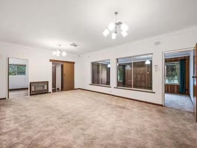 Just in! 14 Cawthorne Avenue, Pasadena, SA 5042