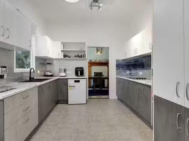Deal! 14 Forsyth County Street, North Toowoomba, QLD 4350