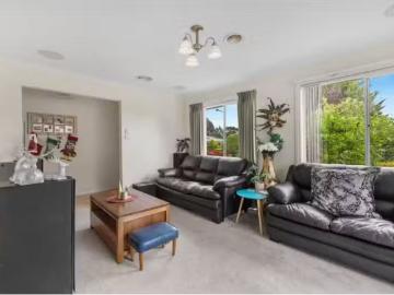 Cheap 14 Hobday Place, Dunlop House for rent Listed by Jess C.