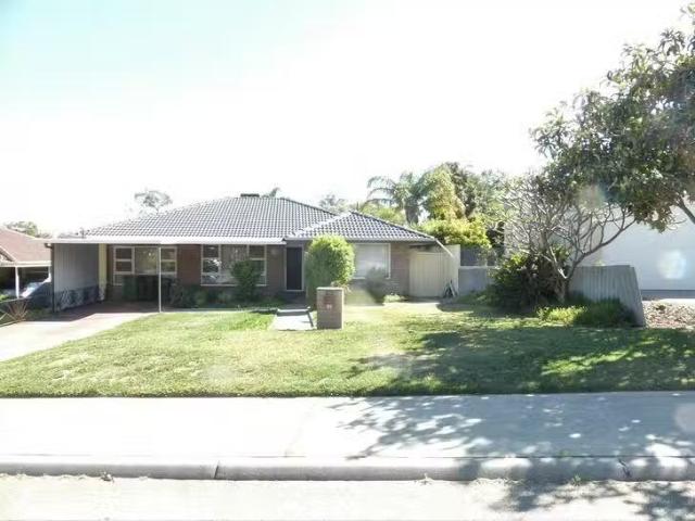 Cheap 14 Plantagenet Crescent, Hamilton Hill, WA 6163