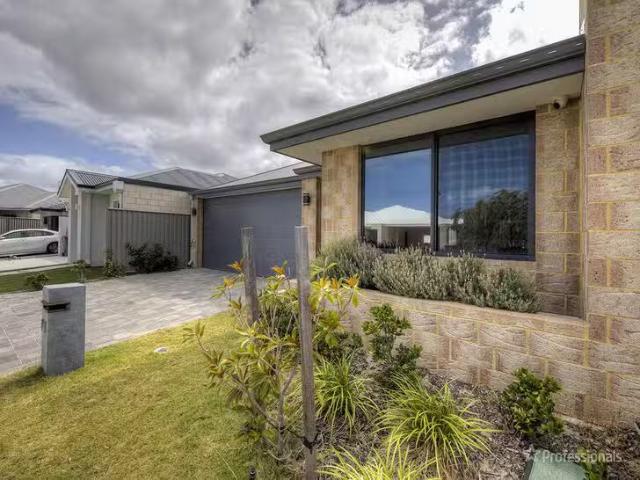 Just in! 14 Prussian Way, Eglinton, WA 6034