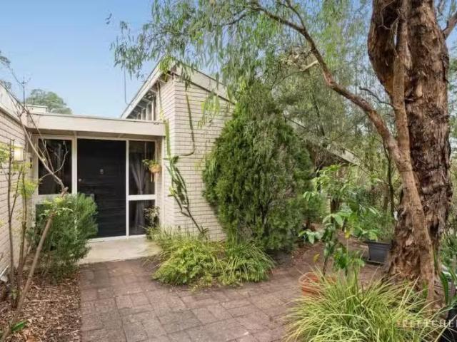 Charming 14 Renshaw Drive, Eltham VIC 3095 House Auction
