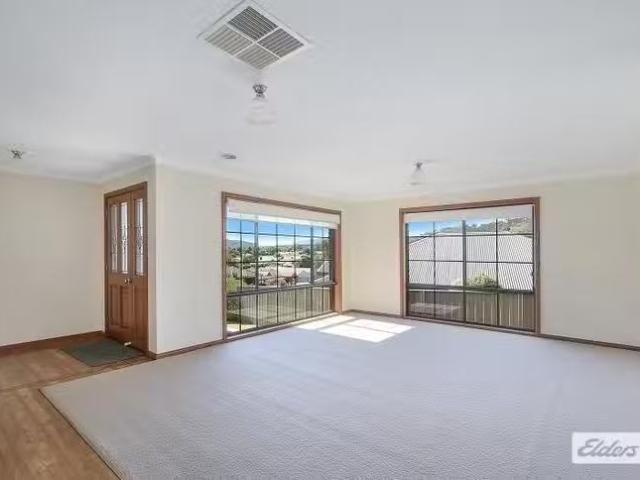 Rental! 14 Swift Court, West Wodonga, VIC 3690