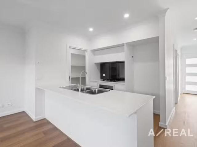 Rental! 153 Callaway Street, Mambourin VIC 3024