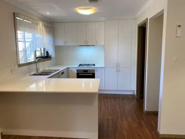 Cozy 1/51 Lower Plenty Road, Rosanna VIC 3084