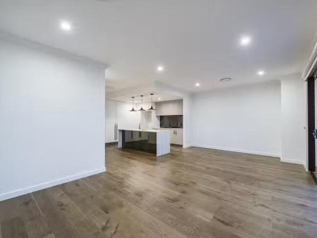 Deal! 15/370 Pine Mountain Road, Carindale, QLD 4152
