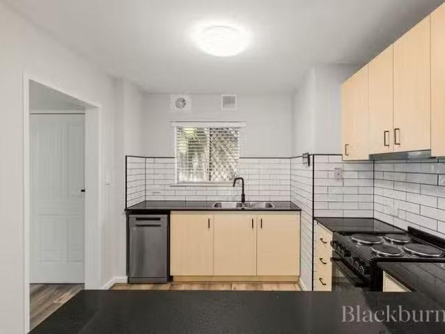 Cheap 15/4 Canham Way, Orelia, WA 6167