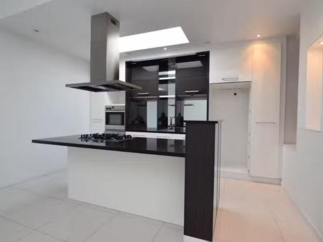 Deal! 154 Keppel Street, BATHURST Townhouse for rent Listed b.