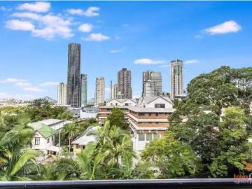 Cheap 15/67 St Pauls Terrace, Spring Hill Apartment for rent.