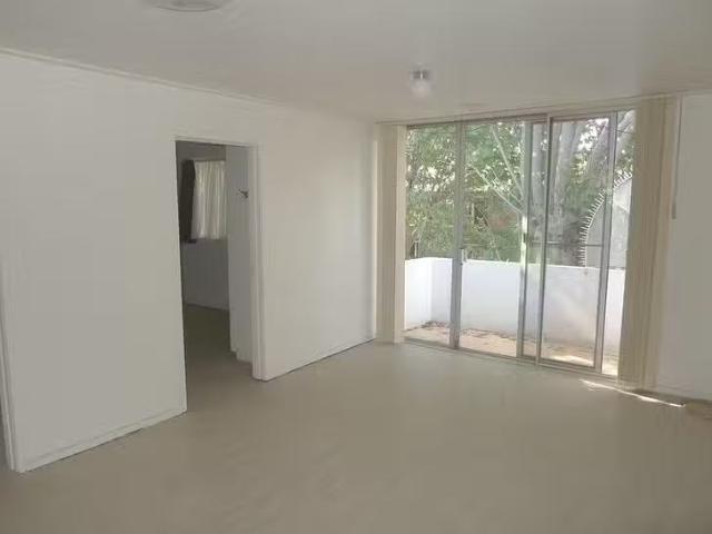 Cozy 15/80 Oshanassy Street, North Melbourne, VIC 3051