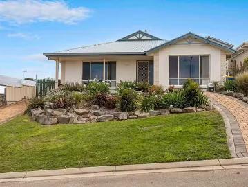 Charming 15 Blue Whale Court, Encounter Bay, SA 5211