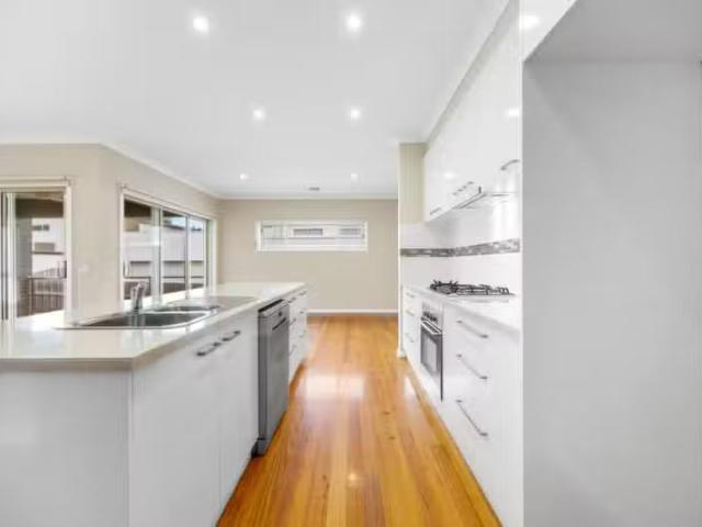 Cheap 15 Cavanagh Ct, Ballarat East VIC 3350 House For Lease