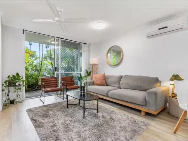 Cheap 1/5 Douglas Street, SUNSHINE BEACH Apartment for rent L.