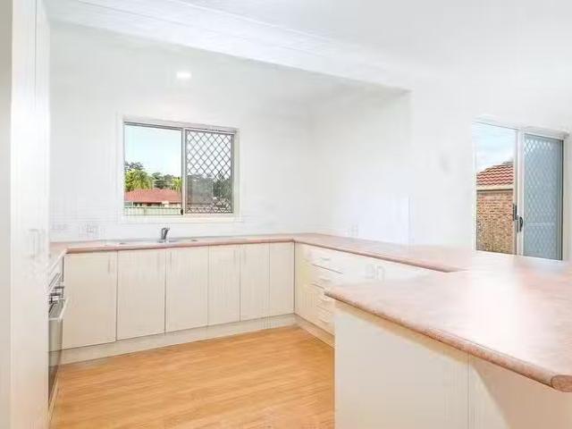 Nice 15 Gariswood Court, Edens Landing, QLD 4207