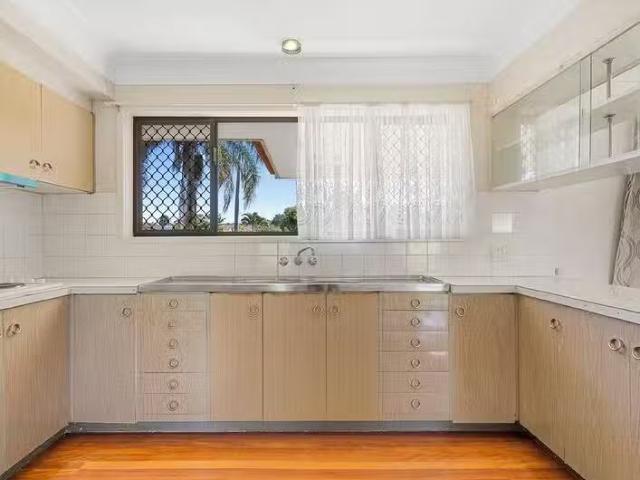 Cozy 15 Jilloong Street, Mansfield, QLD 4122