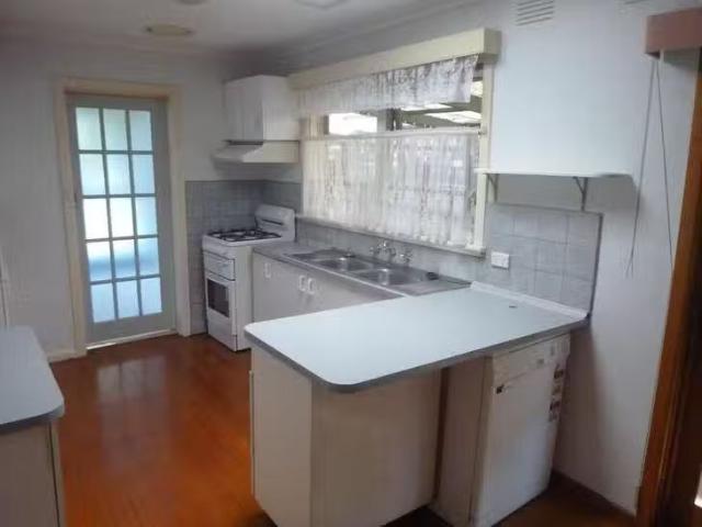 Rental! 1/5 Kirrawee Avenue, Wantirna South, VIC 3152