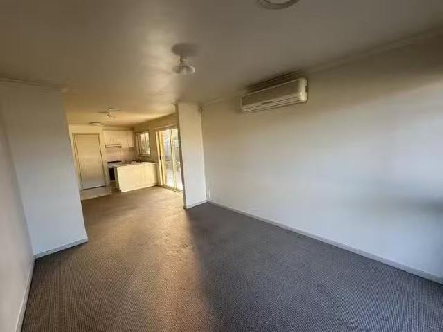 Nice 15 Pinnock Avenue, Roxburgh Park, VIC 3064