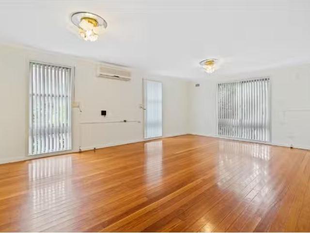 Nice 15 Podargus Place, Ingleburn House for rent Listed by Le.