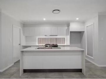 Just in! 15a Larkham Street, Oran Park Townhouse for rent Lis.