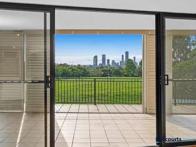 Cozy 16/13 Vectis Street, Norman Park, QLD 4170
