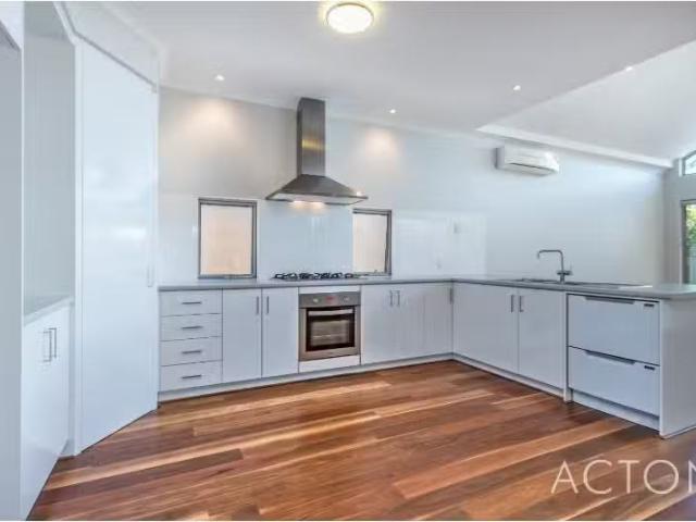 New 166B Tower Street, WEST LEEDERVILLE Townhouse for rent Li.