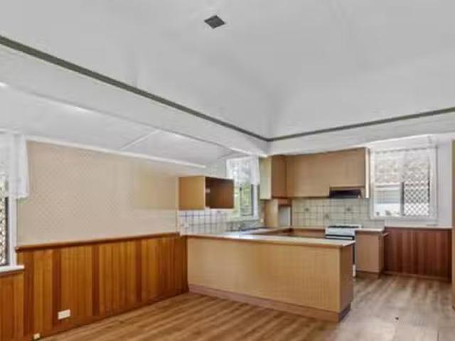 Cozy 169 Campbell Street, Newtown, QLD 4350