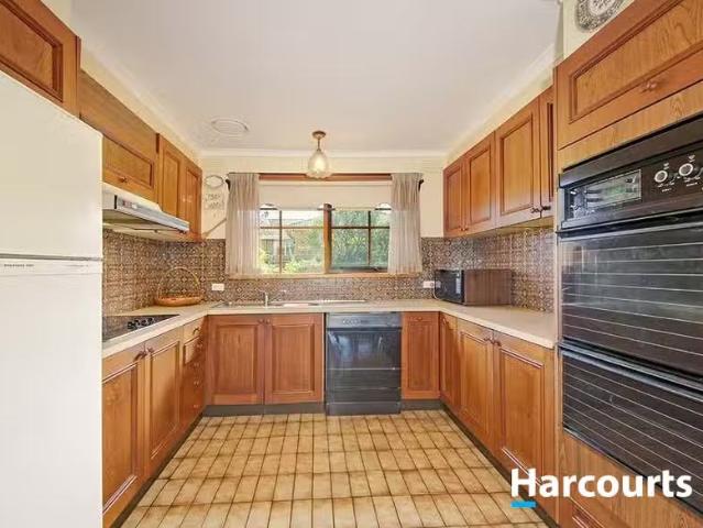 Unique 16 Barossa Avenue, VERMONT SOUTH, VIC 3133 House for.