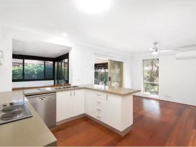 Cheap 16 Davis Place, Menai House for rent Listed by Chris Ma.