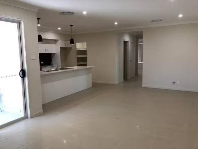 Cozy 16 Drues Avenue, Edmondson Park, NSW 2174