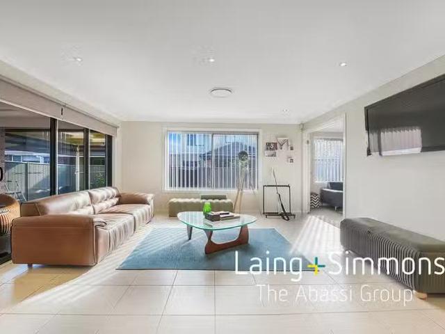 Just in! 16 Huntington Street, Ropes Crossing, NSW 2760