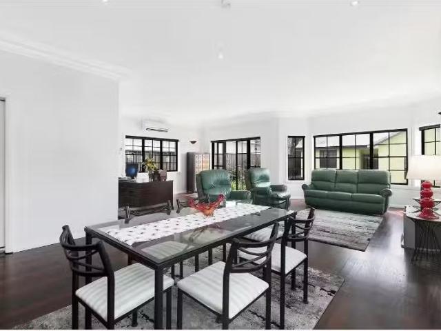 Deal! 16 Holloway Street, Pagewood House for rent Listed by D.