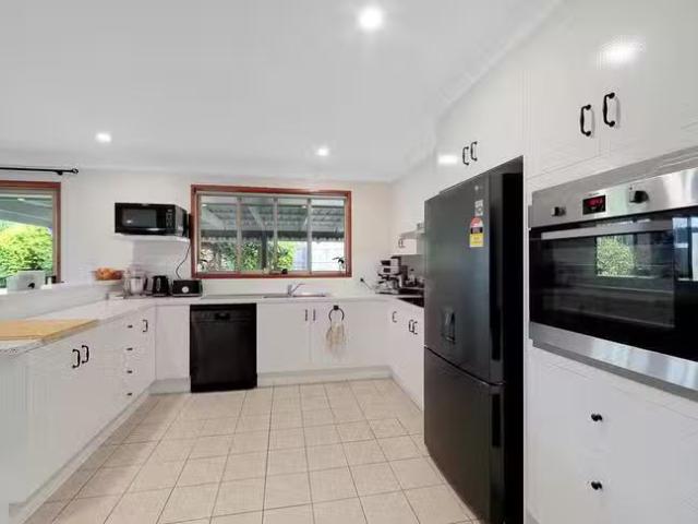 Unique 16 Parkvue Drive, Avoca, QLD 4670