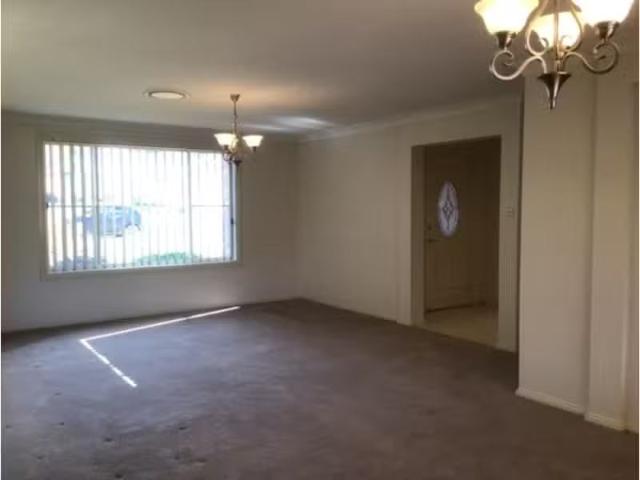 Just in! 16 Warrah Drive, TAMWORTH House for rent Listed by L.