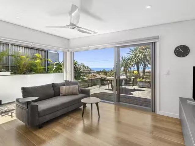 Cozy 170A Headland Road, North Curl Curl, NSW 2099
