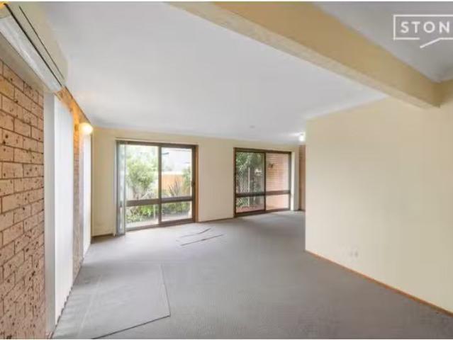 Charming 1/75 Bowman Street, Swansea Townhouse for rent Liste.