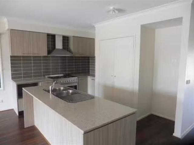Cheap 17 Meelup Rise, Wollert, VIC 3750