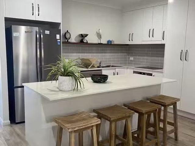 Nice 1/7 Adelaide Park Road, YEPPOON, QLD 4703 Townhouse for.