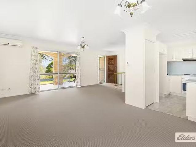 Rental! 17 Bradley Street, Springwood, QLD 4127