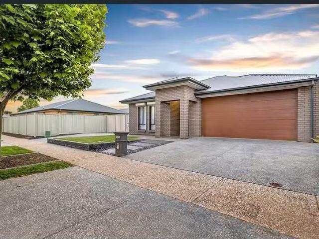 Deal! 17 Central Boulevard, MUNNO PARA, SA 5115 House for Rent