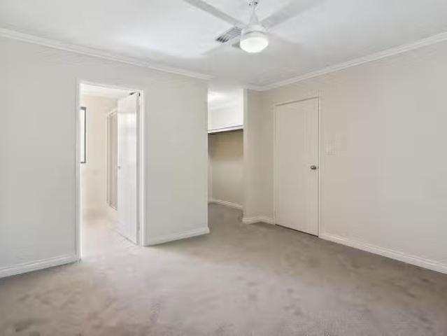 Cheap 17 Cornish Crescent, Manning, WA 6152