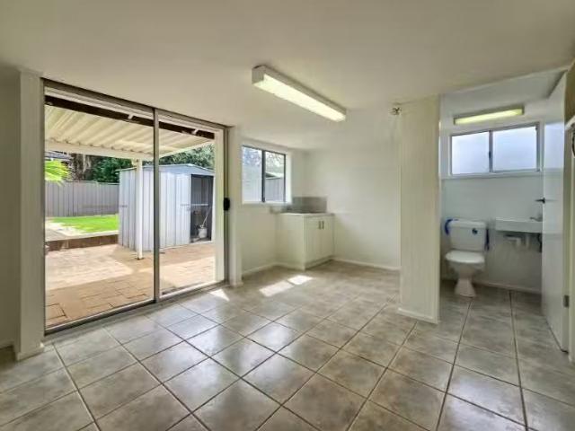 Cheap 17 Fairways Avenue, LEONAY House for rent Listed by Bro.