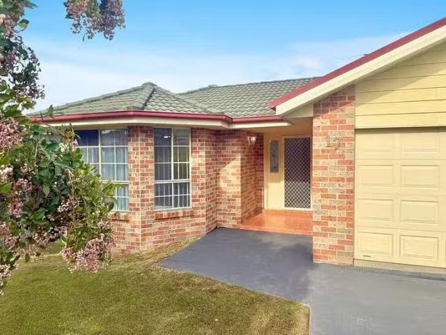 Unique 17 Kilshanny Avenue, Ashtonfield, NSW 2323