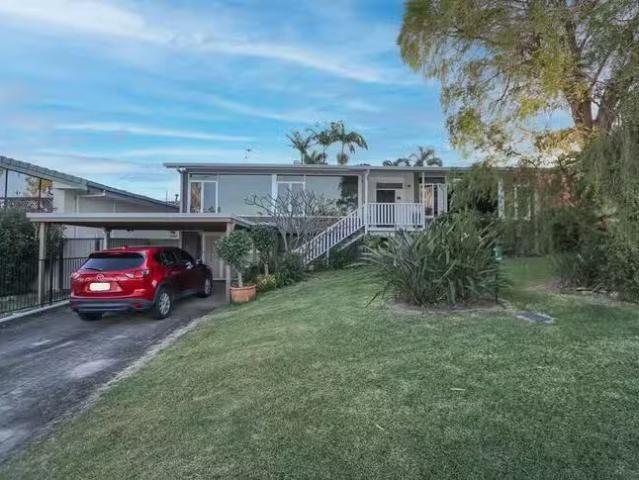 Just in! 17 Petersen Avenue, Southport, QLD 4215
