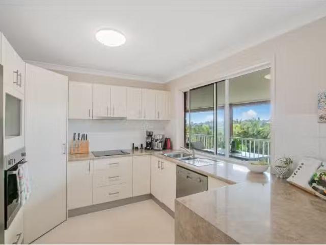 Cozy 1/7 Sequoia Ct, Banora Point Townhouse for rent Listed b.